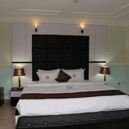 Room In Lodge - All Seasons Hotel-Owerri Exteriér fotografie