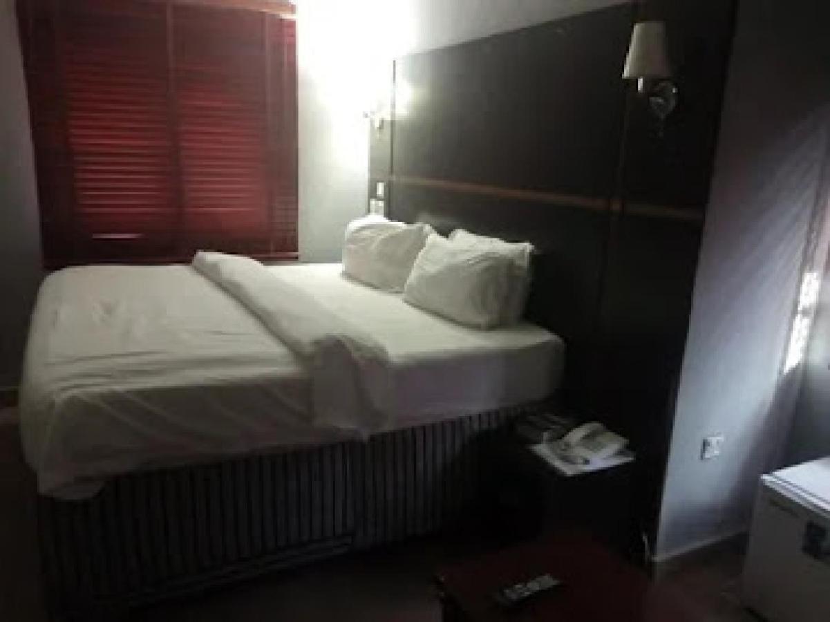 Room In Lodge - All Seasons Hotel-Owerri Exteriér fotografie